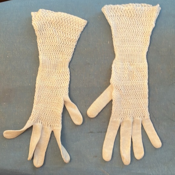 Vintage crochet or tatted woven gloves, stretch, 50s, off white ecru - Picture 2 of 10